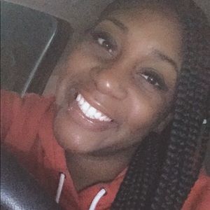 Meet your Posher, Tia